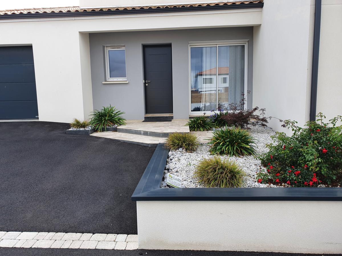 Plantations, massifs décoratifs, haies aux Brouzils près de Montaigu et en Vendée
